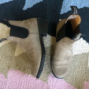 Blundstone heeled Chelsea boots -Size US 7